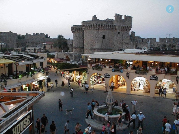Παλιά πόλη συντριβάνι