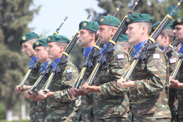 Στρατιώτες