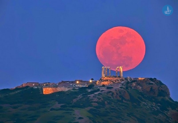 ματωμένο φεγγάρι
