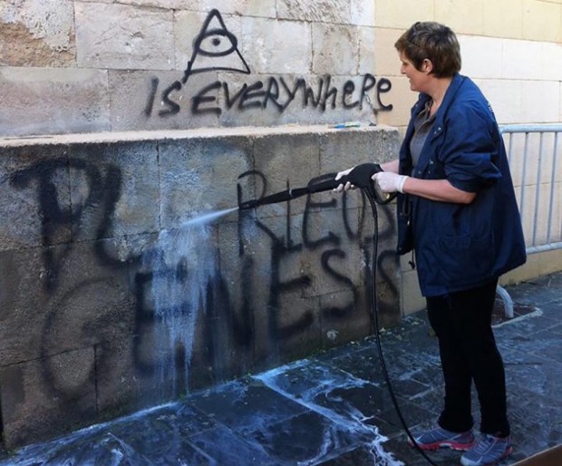 Η ομάδα των Rhodes Riches καθαρίζει γκράφιτι