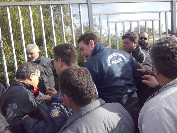 Καζάνι που βράζει η Κ. Α. Ι. Ρ. – προπηλακισμοί από συγκεντρωμένους αγρότες (βίντεο)
