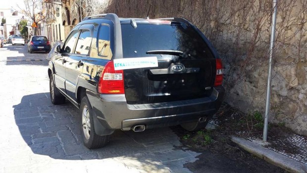 εγκαταλελειμμένο αυτοκίνητο