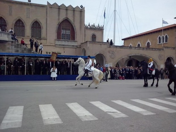 Mε κάθε λαμπρότητα και χωρίς επεισόδια η παρέλαση (φωτορεπορτάζ)