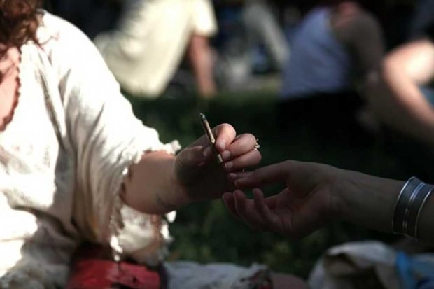 Γέμισε κάνναβη το Σύνταγμα στην 1η γιορτή της Κάνναβης
