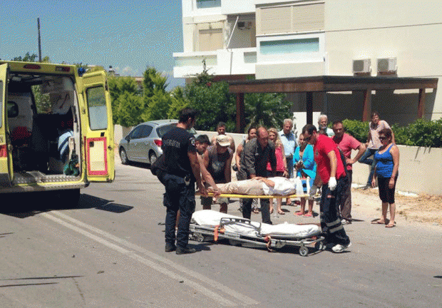 Χωρίς τις αισθήσεις του μεταφέρθηκε ο ηλικιωμένος του τροχαίου στο Ροδίνι (φωτο)