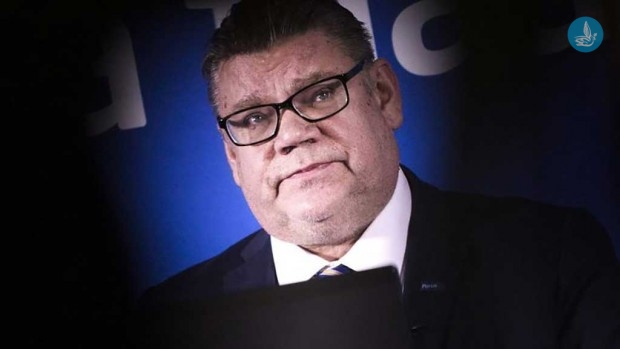 «Η Φινλανδία πρώτα»  Έχοντας ως μότο το «Η Φινλανδία πρώτα!» ποντάρει στον πατριωτισμό και την ξενοφοβία. Το άκρως αντιευρωπαϊκό κόμμα του εναντιώνεται ακόμη και στην ανθρωπιστική μετανάστευση, δηλώνει πως στη Φιλανδία μπορούν να εγκατασταθούν μόνο οι ξένοι που έχουν δουλειά.   «Δεν αποτελούμε κίνδυνο για κανέναν», είχε υποστηρίξει ο ίδιος μιλώντας στη Deutsche Welle. «Είμαστε εδώ για τον λαό της Φινλανδίας. Στο Ευρωκοινοβούλιο ανήκουμε στην ίδια πολιτική ομάδα με τους βρετανούς συντηρητικούς, το πολωνικό "Κόμμα του Νόμου και της Δικαιοσύνης" και την "Εναλλακτική για τη Γερμανία". Δεν είμαστε εξτρεμιστές, αλλά συντηρητικοί. Είμαστε κόμμα που πρεσβεύει συντηρητικές αξίες», πρόσθεσε.