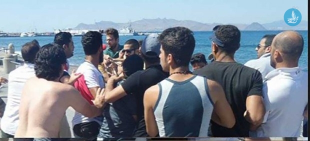 Συμπλοκή μεταξύ Σύρων και Αστυνομικών έξω από το ΑΤ Κω