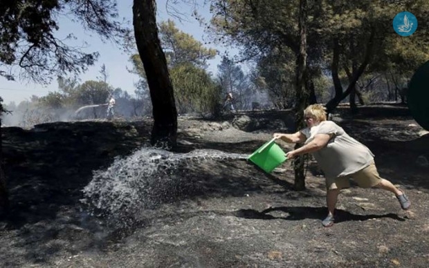 Σε απόγνωση οι κάτοικοι, σώζουν μόνοι τους ό,τι μπορούν σε Βύρωνα, Ηλιούπολη και Αργυρούπολη