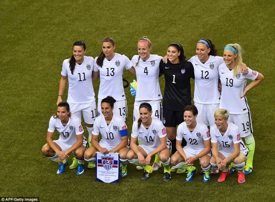 2A1FA00700000578-3145270-The_USA_team_posed_prior_to_their_semi_final_football_match_agai-a-80_1435716135045