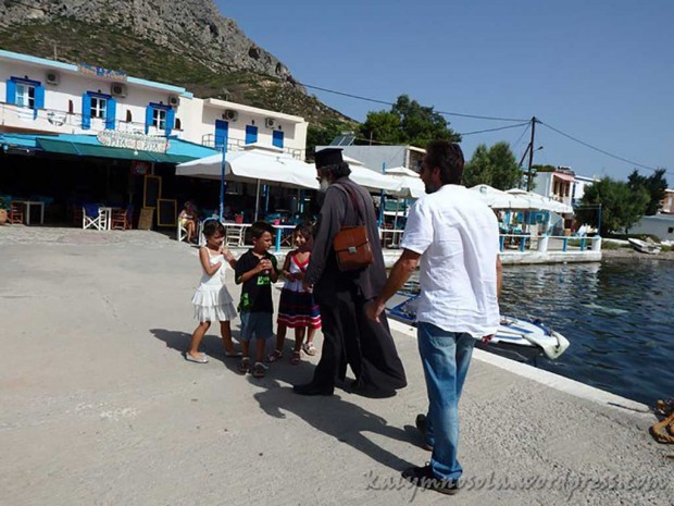 Τέλενδος: Περιμένοντας τη δασκάλα στο ξεχασμένο σχολείο