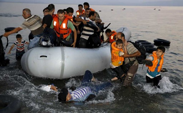 Γαλλίδα πρόξενος πουλούσε φουσκωτά σε πρόσφυγες στο Μπόντρουμ !
