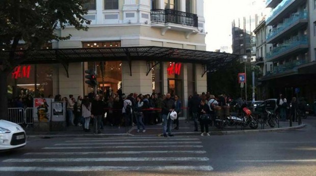 H&M: Ποδοπατήθηκαν σε Αθήνα, Θεσσαλονίκη – Ποια διάσημη καβγάδισε για ένα Balmain