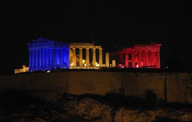 Στα χρώματα της Γαλλίας η Aκρόπολη