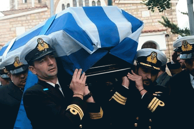 Θρήνος στην κηδεία του υποπλοιάρχου Αναστάσιου Τουλίτση