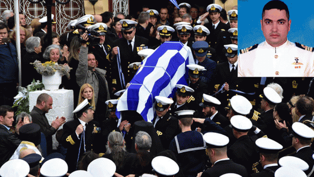 Ράγισαν καρδιές στην κηδεία του Υποπλοιάρχου Κωνσταντίνου Πανανά