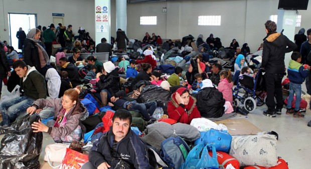 Τρεις τραυματίες από τη συμπλοκή προσφύγων στον Πειραιά