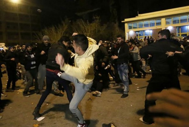 Ταραχές με πρόσφυγες και μετανάστες στην Ελλάδα φοβάται ο ΟΗΕ