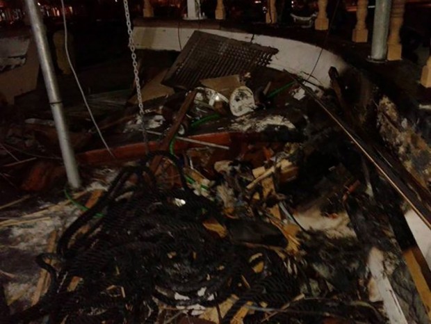 Πυρκαγιά σε ημερόπλοιο στο λιμάνι της Καλύμνου πιθανόν από δυναμίτη