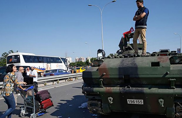 Στο απόλυτο χάος και οι τουρίστες που βρίσκονται στην Τουρκία