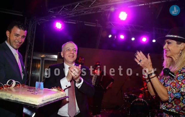 Η guest εμφάνιση της Άννας Βίσση στα γενέθλια του Α. Καμπουράκη