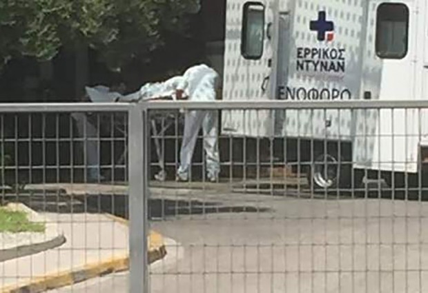 Τηλεοπτικές άδειες: Μέλος της επιτροπής αποχώρησε με ασθενοφόρο