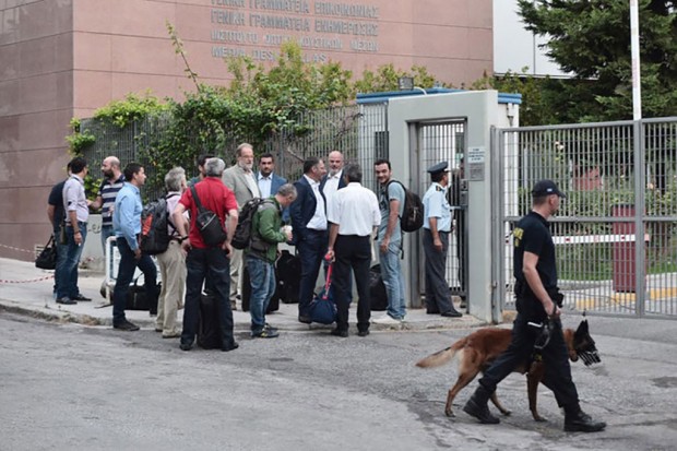 Με βαλίτσες και υπνόσακους στη ΓΓΕΕ οι εκπρόσωποι των καναλιών