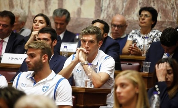 “Μήν είστε μόνο στις φωτογραφίες”-«Παράπονα» στη Βουλή για υποδομές και στήριξη από τους Έλληνες Ολυμπιονίκες