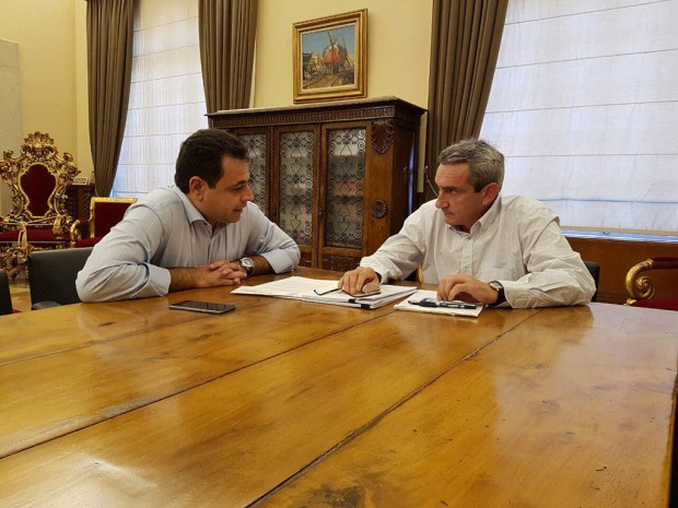 Συνάντηση εργασίας του Περιφερειάρχη με τον Νεκτάριο Σαντορινιό