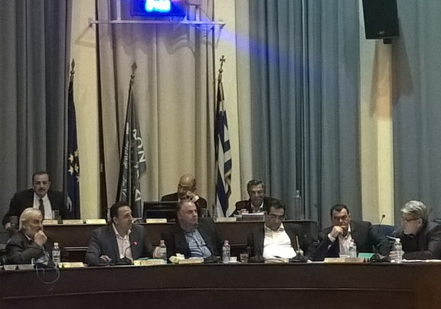 Στο δημοτικό συμβούλιο Ρόδου μαζί με τα ξερά καίγονται και τα χλωρά!