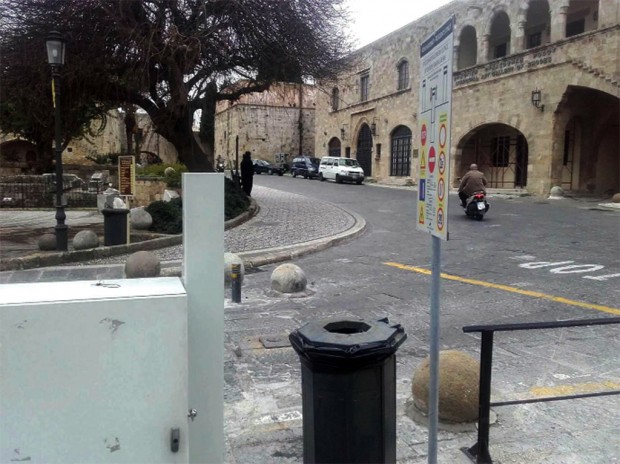 είσοδος μεσαιωνική πόλη