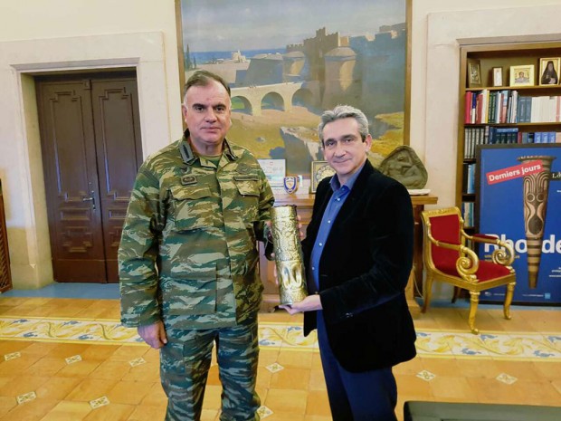 Αποχαιρετιστήρια επίσκεψη του  απερχόμενου Διοικητή της 95 ΑΔΤΕ, κ. Κουκουλομάτη, στον Περιφερειάρχη