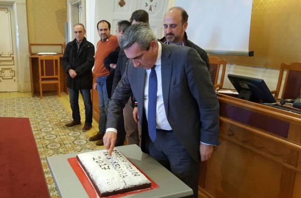 Ο Περιφερειάρχης στην κοπή εργαζομένων της ΠΝΑΙ