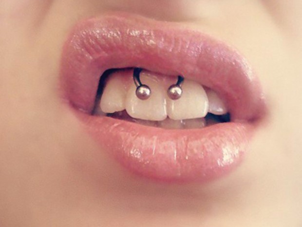 Εκαναν piercing σε ανήλικη μαθήτρια – Την ποινική δίωξη των υπευθύνων ζητούν οι γονείς