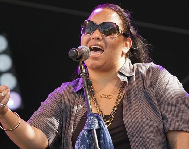 Crystal Clyne Mastrosavas: Η τραγουδίστρια απόγονος Αβοριγίνων Αυστραλών και με ρίζες από την Ρόδο