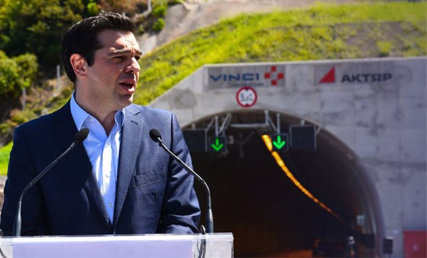 Πυρά από την αντιπολίτευση κατά Τσίπρα για τους αυτοκινητοδρόμους