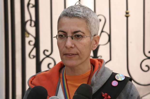Πέθανε η ακτιβίστρια Ευαγγελία Βλάμη που είχε κάνει τον πρώτο γάμο ομοφυλοφίλων στην Τήλο