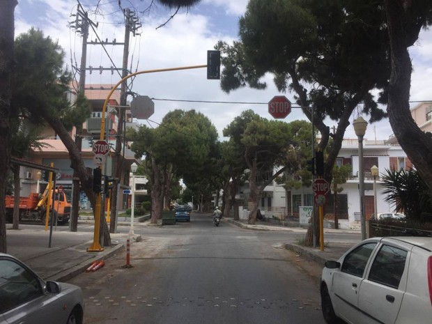 Ο Δήμος Ρόδου τοποθέτησε φωτεινούς σηματοδότες στη διασταύρωση των οδών Γρηγορίου Ε’ και Ι. Δενδρινού.