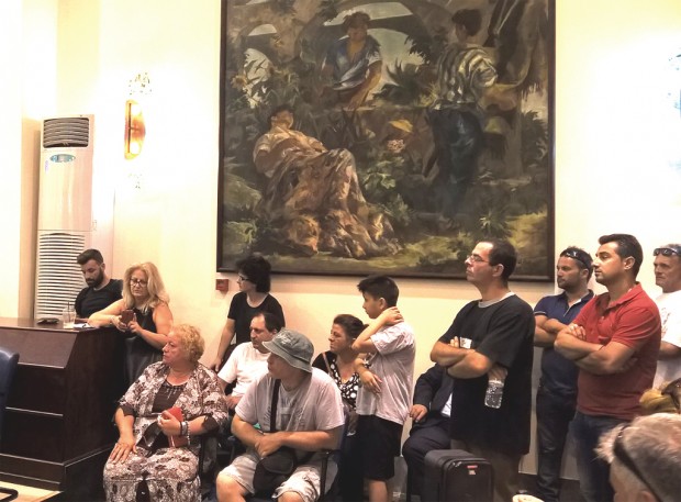 Συμβασιούχοι, παραλίες και λειψυδρία “έκλεψαν την παράσταση” στο δημοτικό συμβούλιο