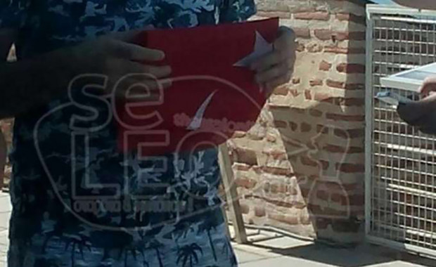 Τούρκοι επιχείρησαν να ανοίξουν τουρκική σημαία στον Λευκό Πύργο