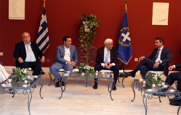 Οι άγνωστοι διάλογοι στο Προεδρικό για Βαρουφάκη, Στουρνάρα και Ζωή