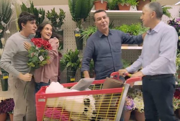 Τα «μπράβο» και οι «σιχαμένοι» για τη διαφήμιση των Jumbo