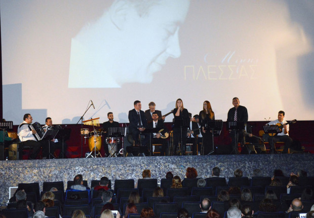 900