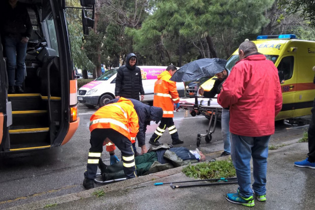 Λεωφορείο χτύπησε εργάτη καθαριότητας