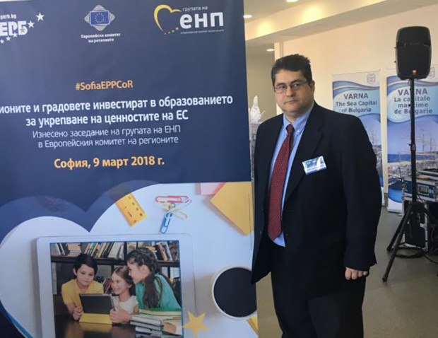 Οι Περιφέρειες και οι Δήμοι τής Ε.Ε. οφείλουν να επενδύσουν στην Εκπαίδευση για να ενισχύσουν τις ενωσιακές αξίες και τις πολιτικές συνοχές