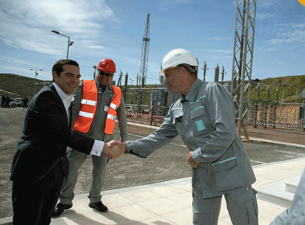 Ενόχληση Κομισιόν: Λυπηρό να αποκρύπτεται η ευρωπαϊκή συγχρηματοδότηση της ηλεκτρικής διασύνδεσης των Κυκλάδων