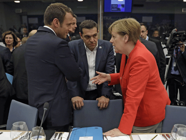 Politico: Συμφωνία – συμβιβασμός για το προσφυγικό