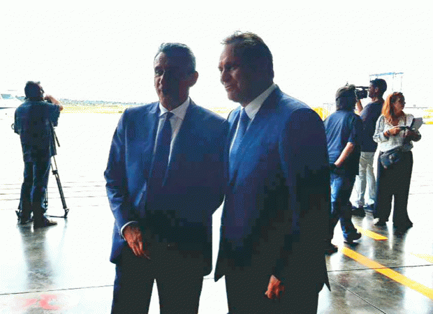 Στην τελετή υπογραφής της συμφωνίας της Aegean Airlines με την Airbus, για την ανανέωση του στόλου της, ο Περιφερειάρχης