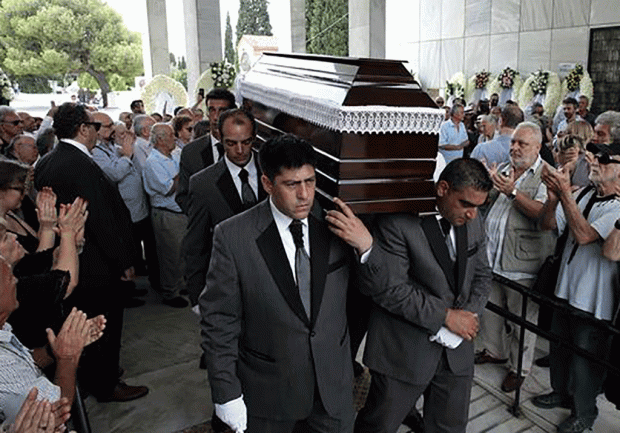 Το «τελευταίο αντίο» στο Μάνο Ελευθερίου