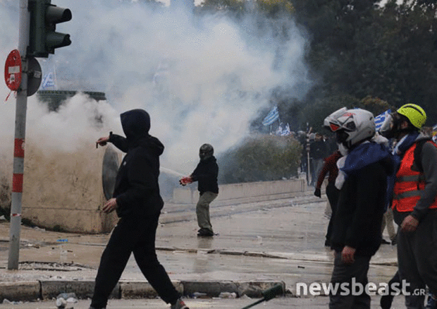 Ένωση Χημικών σε Τσίπρα: «Επικίνδυνα τα δακρυγόνα, καταργήστε τα»