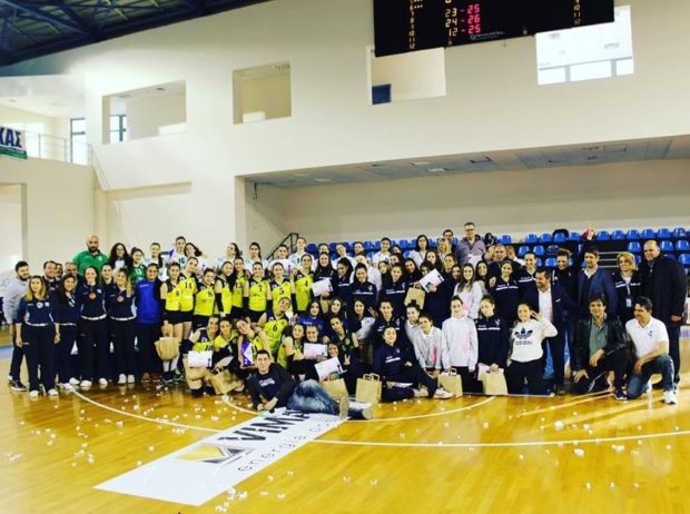 ΤΟΥΡΝΟΥΑ ΒΟΛΕΙ ΦΟΙΝΙΚΑΣ ΚΟΡΑΣΙΔΕΣ